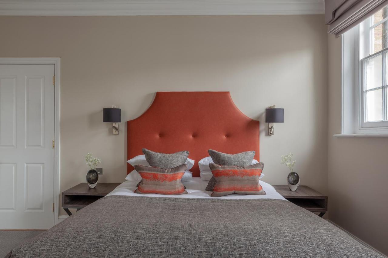 Oatlands Park Hotel Вейбридж Экстерьер фото