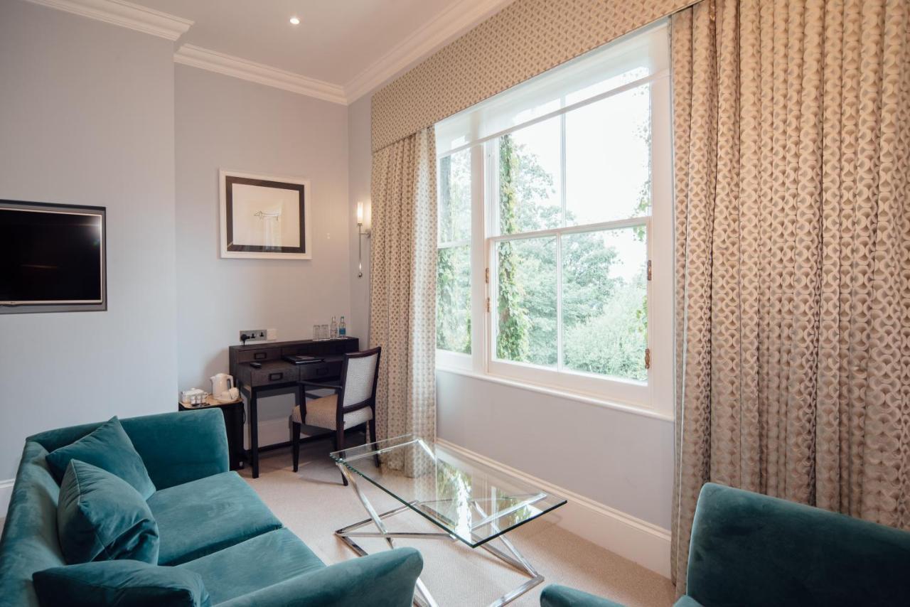 Oatlands Park Hotel Вейбридж Экстерьер фото