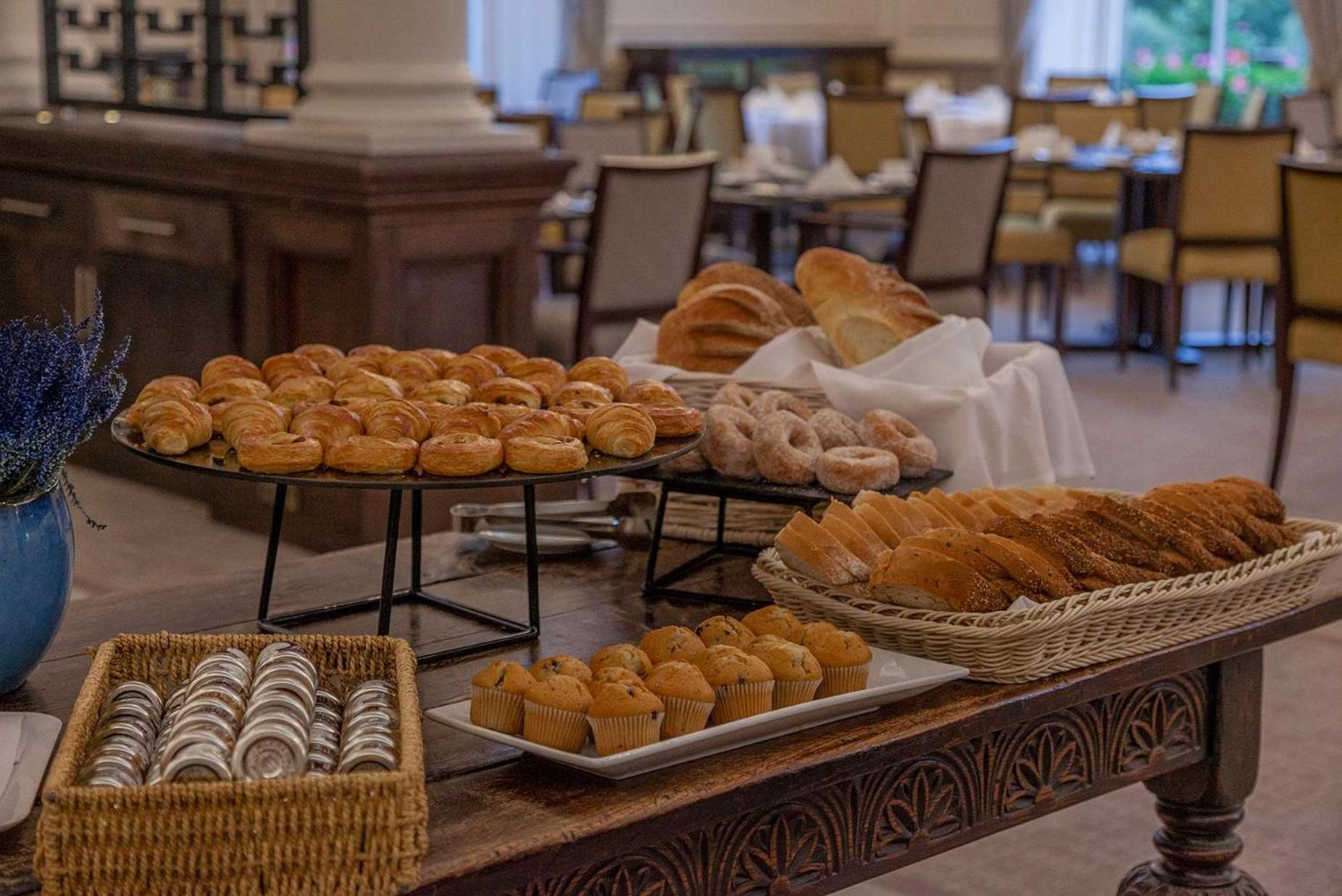 Oatlands Park Hotel Вейбридж Экстерьер фото