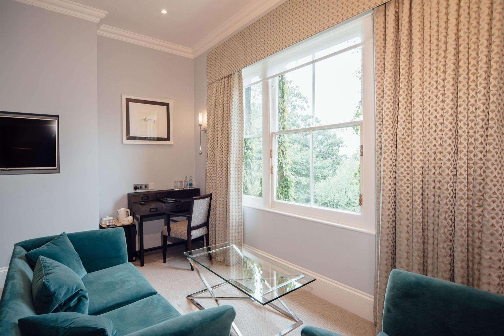 Oatlands Park Hotel Вейбридж Экстерьер фото