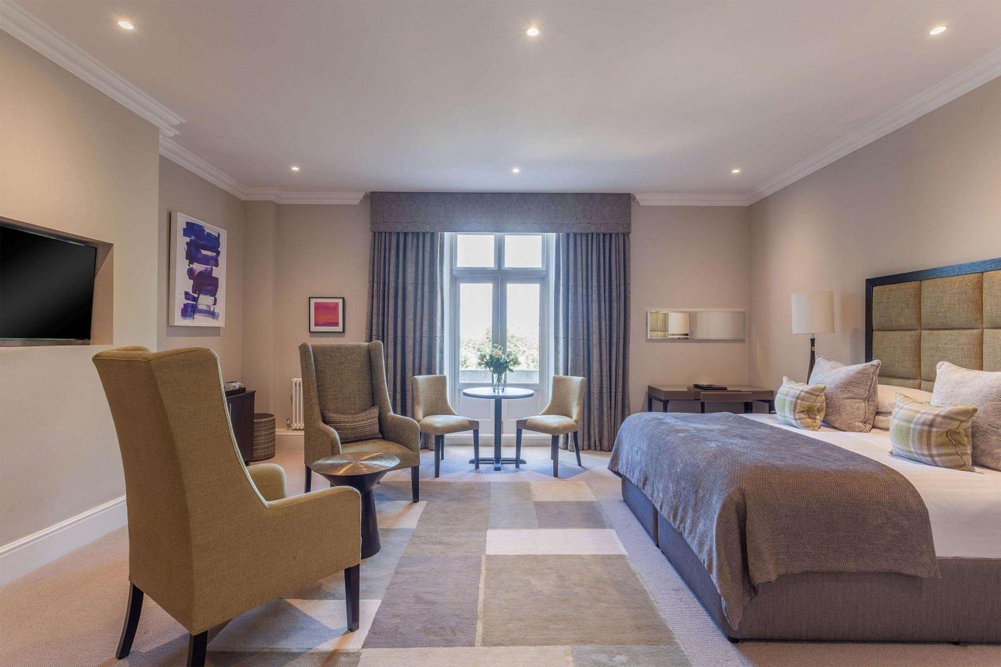 Oatlands Park Hotel Вейбридж Экстерьер фото