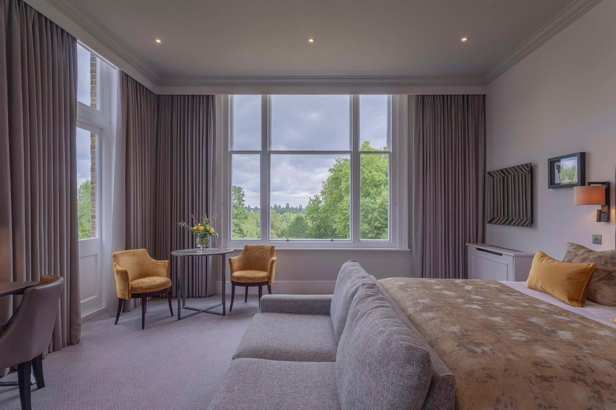 Oatlands Park Hotel Вейбридж Экстерьер фото
