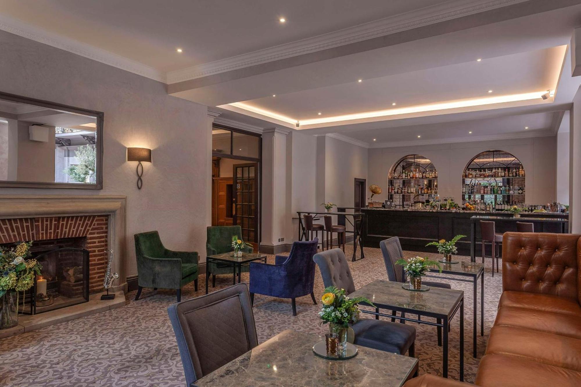 Oatlands Park Hotel Вейбридж Экстерьер фото