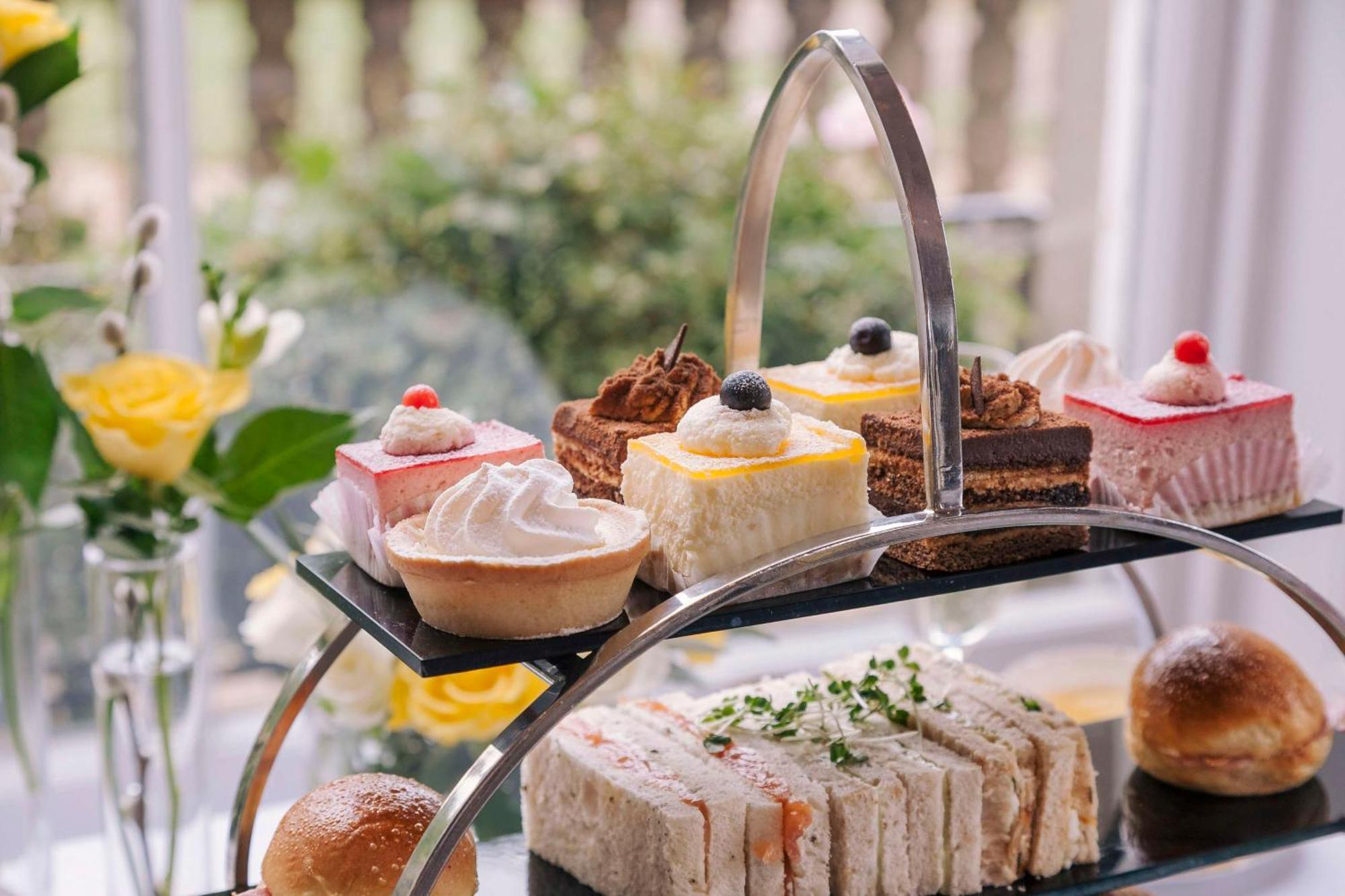 Oatlands Park Hotel Вейбридж Экстерьер фото