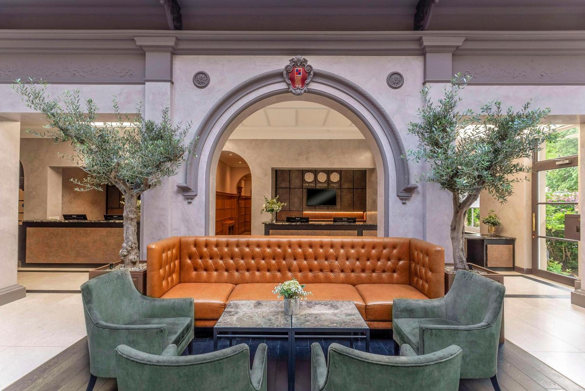 Oatlands Park Hotel Вейбридж Экстерьер фото