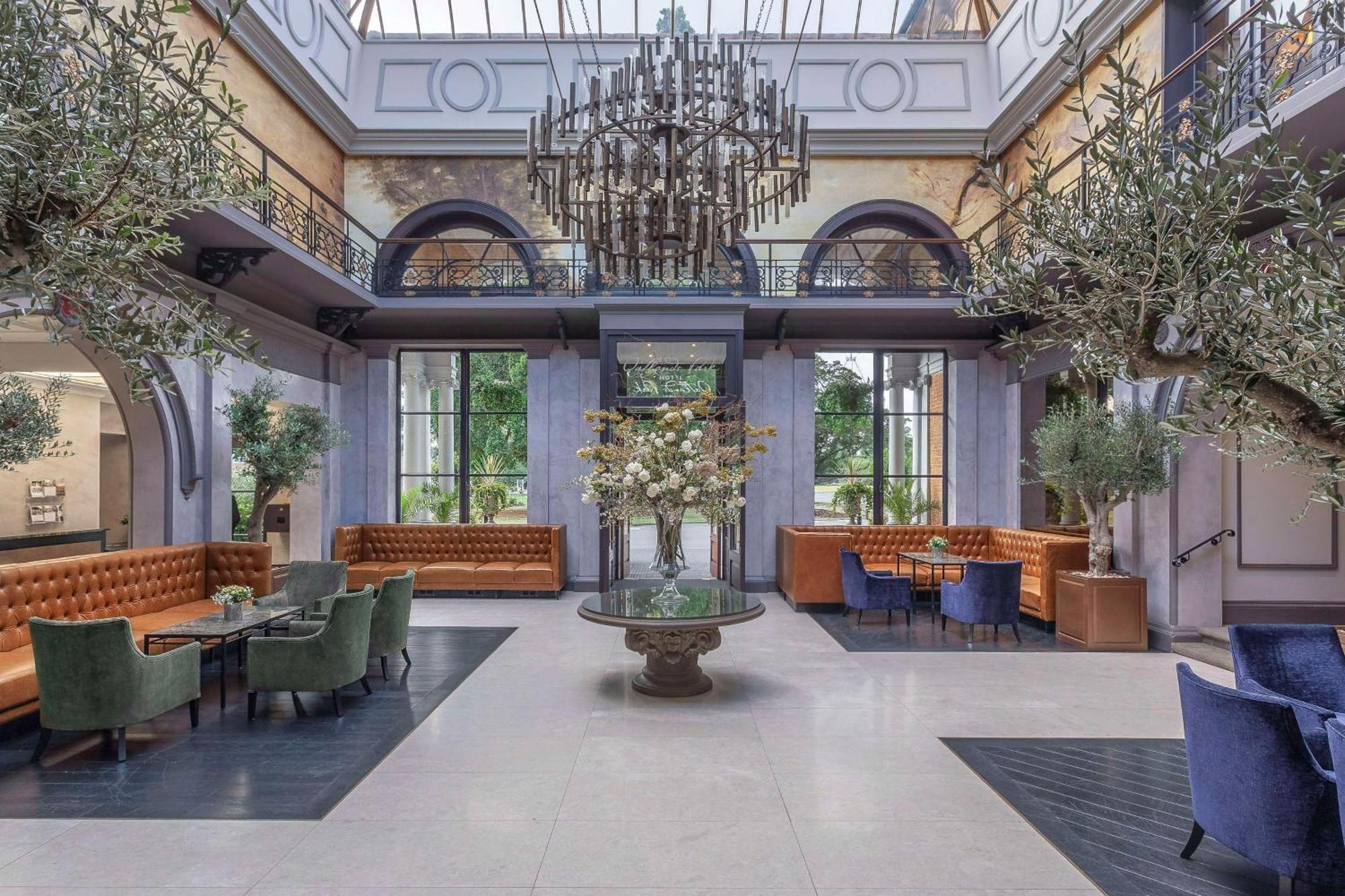 Oatlands Park Hotel Вейбридж Экстерьер фото